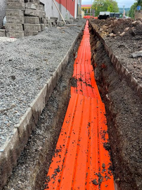 Laying the optical fibre, soil and protective foil